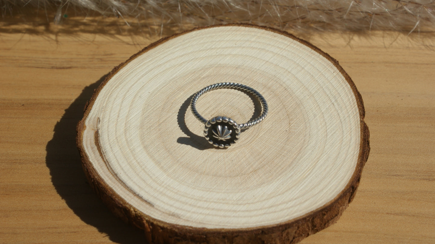 The Iris Flint Ring